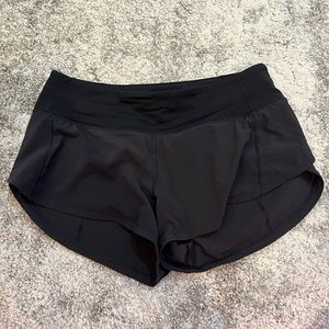 black lululemon shorts
